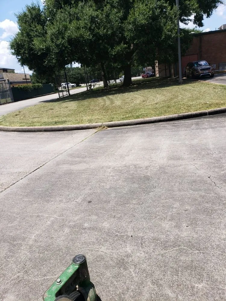 Top-rated landscaping services in Porter, TX - Benito's Lawn Service