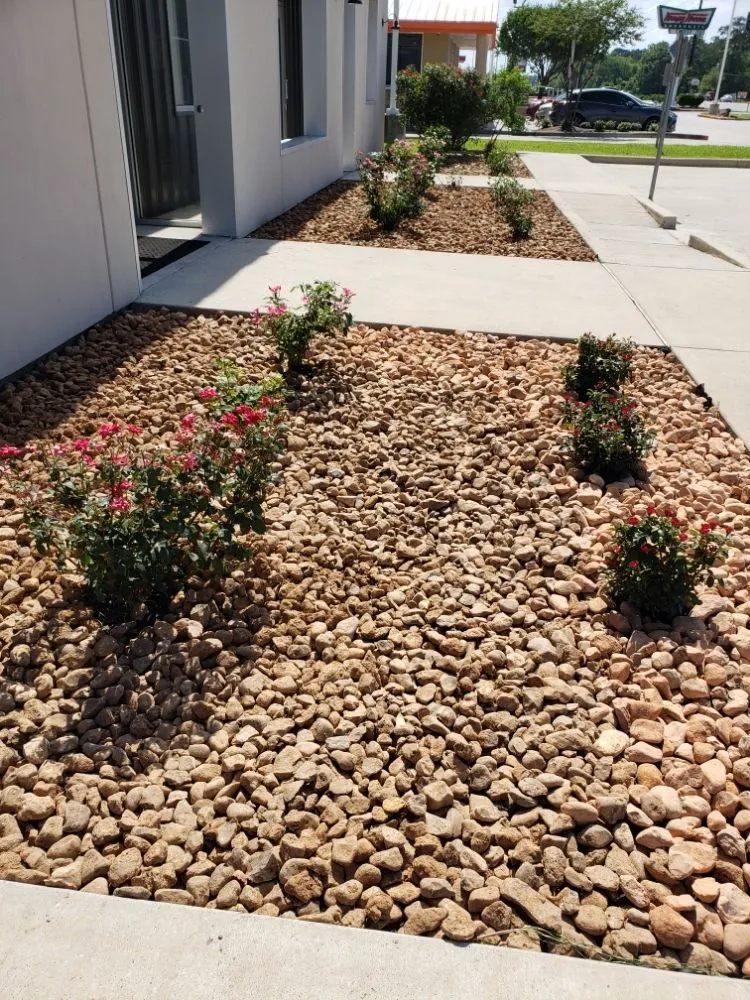 Reliable garden landscaping for beautiful yards across Porter, TX - Benito's Lawn Service