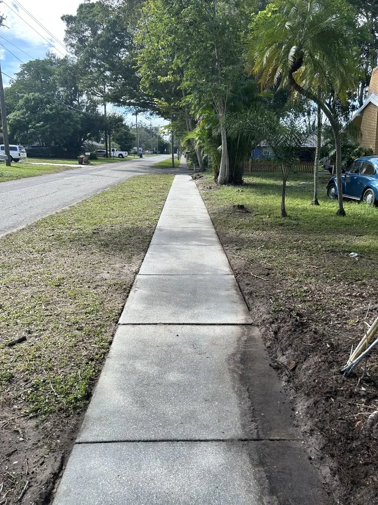 Custom lawn care service in Bradenton, FL - Benitrees Lawn Care Services