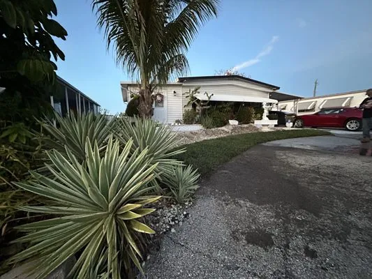 Benitrees Lawn Care Services Logo