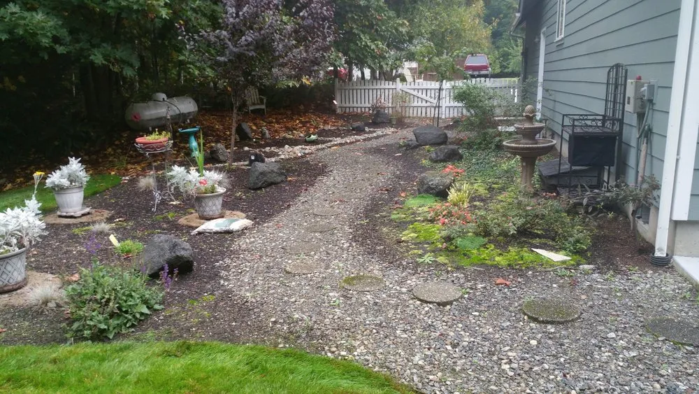 Custom lawn care service with custom design in Matlock, WA by Benjamin Landscaping & Constuction