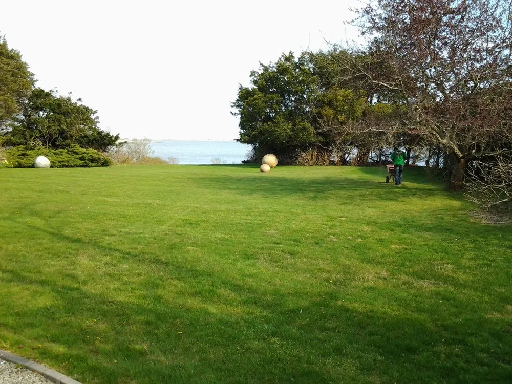 Professional yard cleanup service experts serving Eastport, NY - Benjamin M Rosko Landscaping