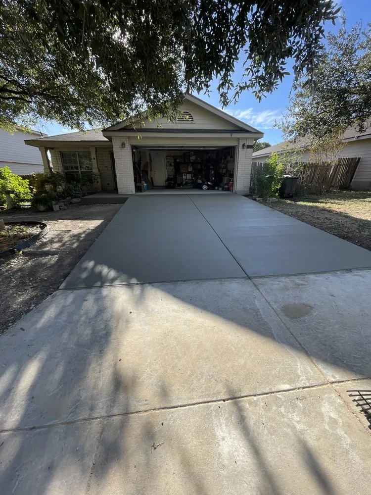 Top-rated landscape design with custom design in New Braunfels, TX by Benjamin's Concrete & Landscaping