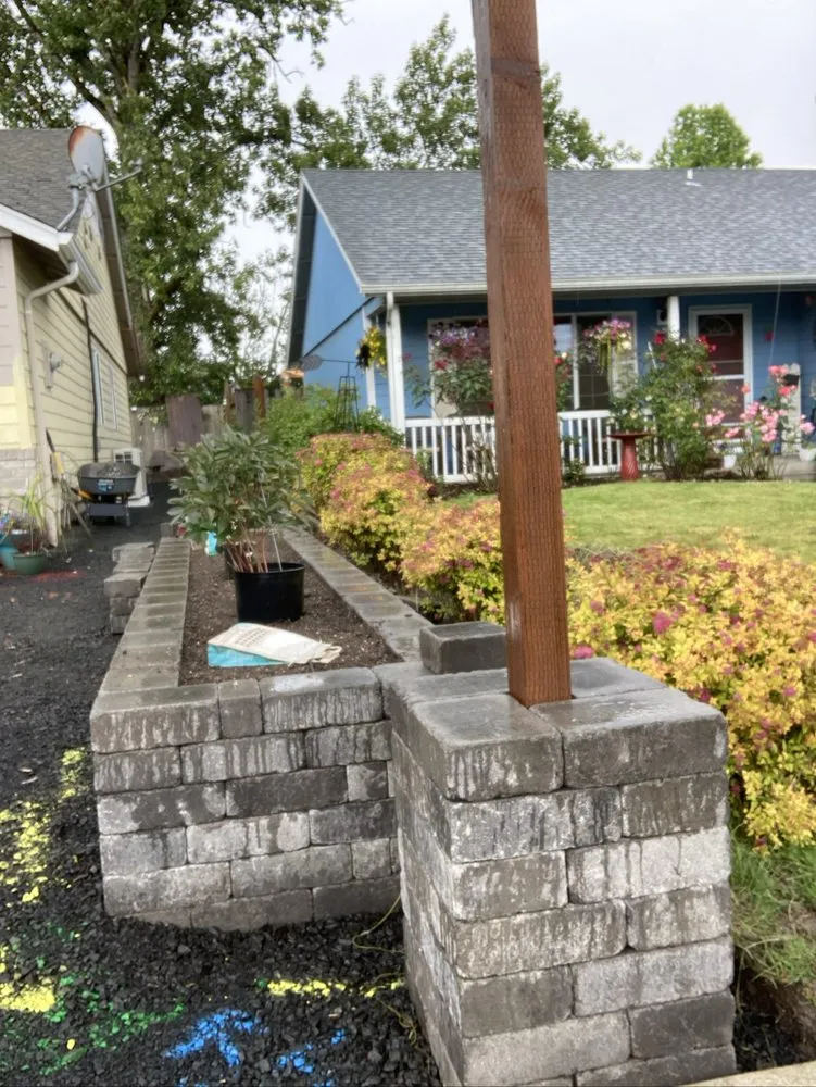 Professional lawn mowing service experts serving Independence, OR - Benjamins Outdoor Living