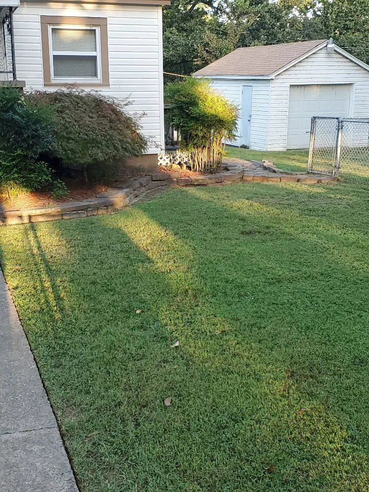 Affordable lawn mowing service experts serving Roland, OK - Benn and Bubby's Lawnscapes