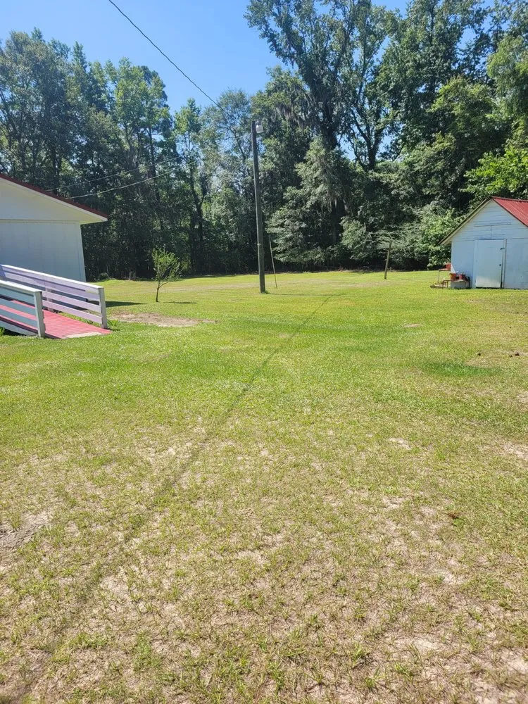 Expert garden landscaping in Barnwell, SC by Bennett's Lawn Care Service