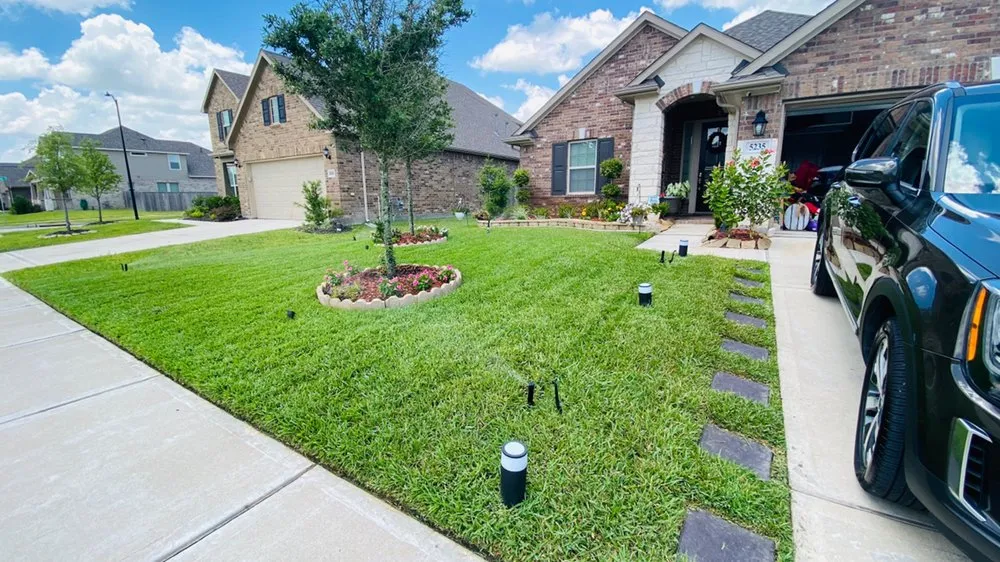Trusted lawn mowing service in Katy, TX by Benning Lawn Care