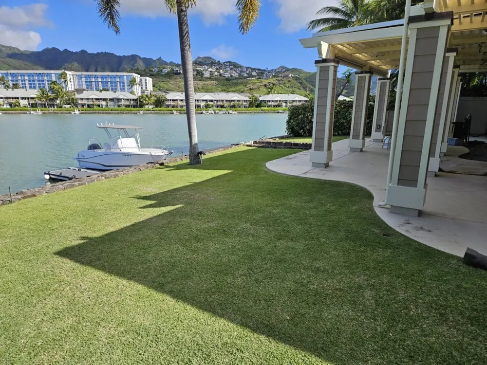 Local lawn mowing service experts serving Urban Honolulu, HI - Benny's Yard Services