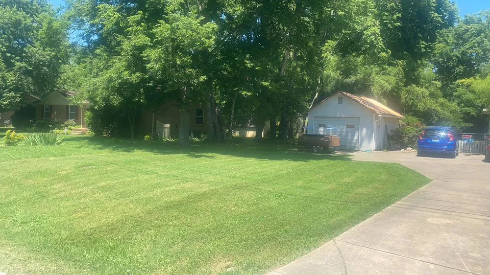 Reliable yard maintenance for homes across Smyrna, TN - Benoits Lawncare