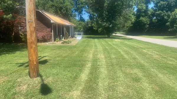 Benoits Lawncare Logo