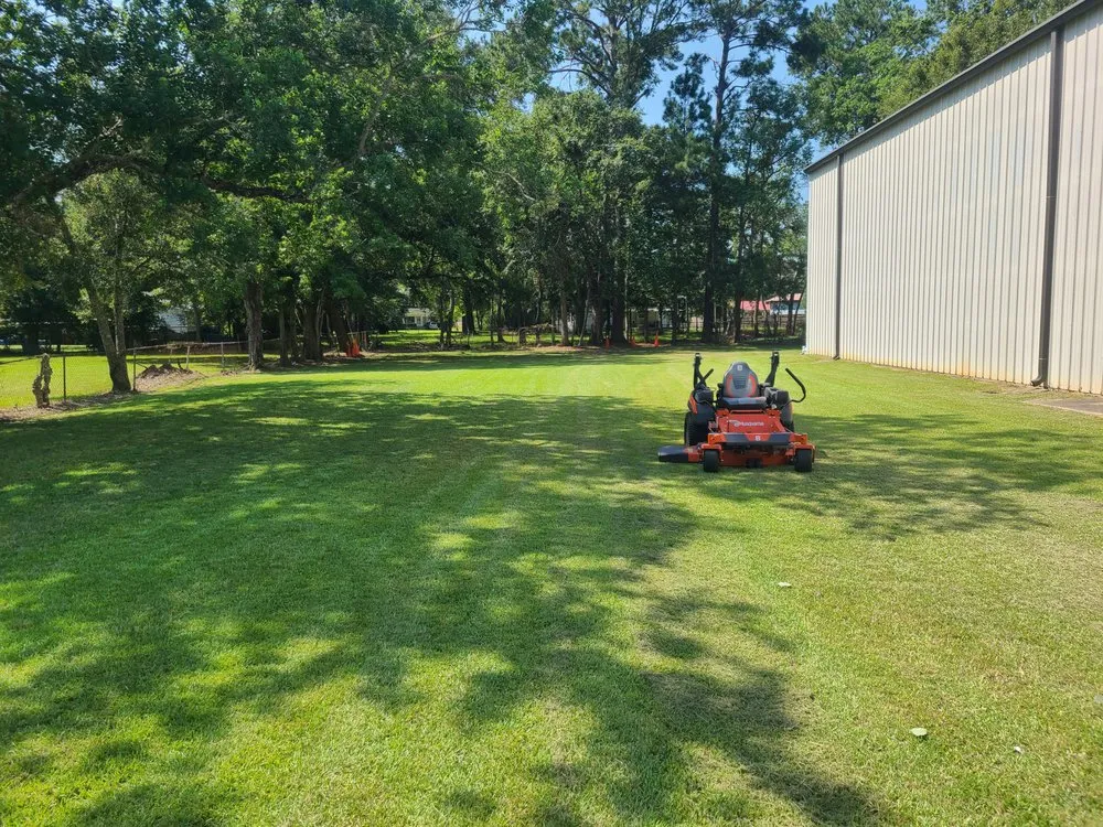 Top-rated yard maintenance in Chickasaw, AL - Benson's Lawn Care