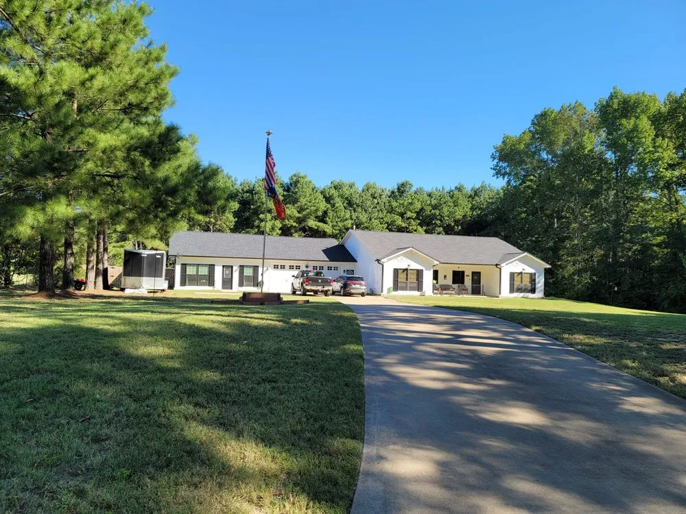 Expert lawn care service experts serving Jacksonville, TX - Bentley's Lawn Care and Maintenance