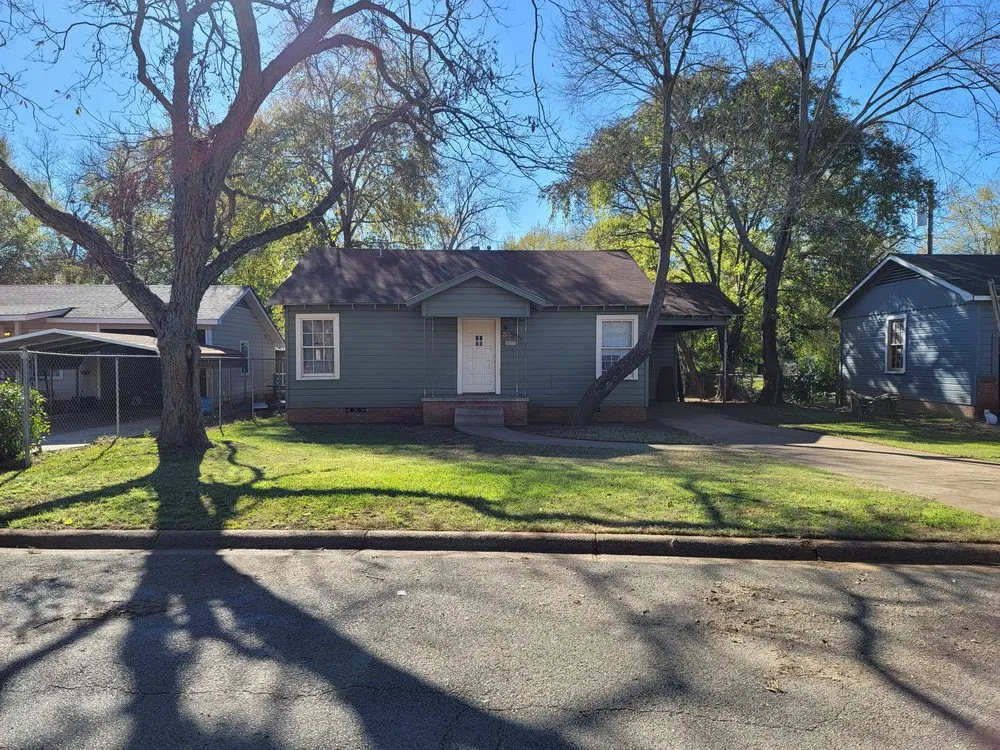 Expert landscaping services experts serving Jacksonville, TX - Bentley's Lawn Care and Maintenance