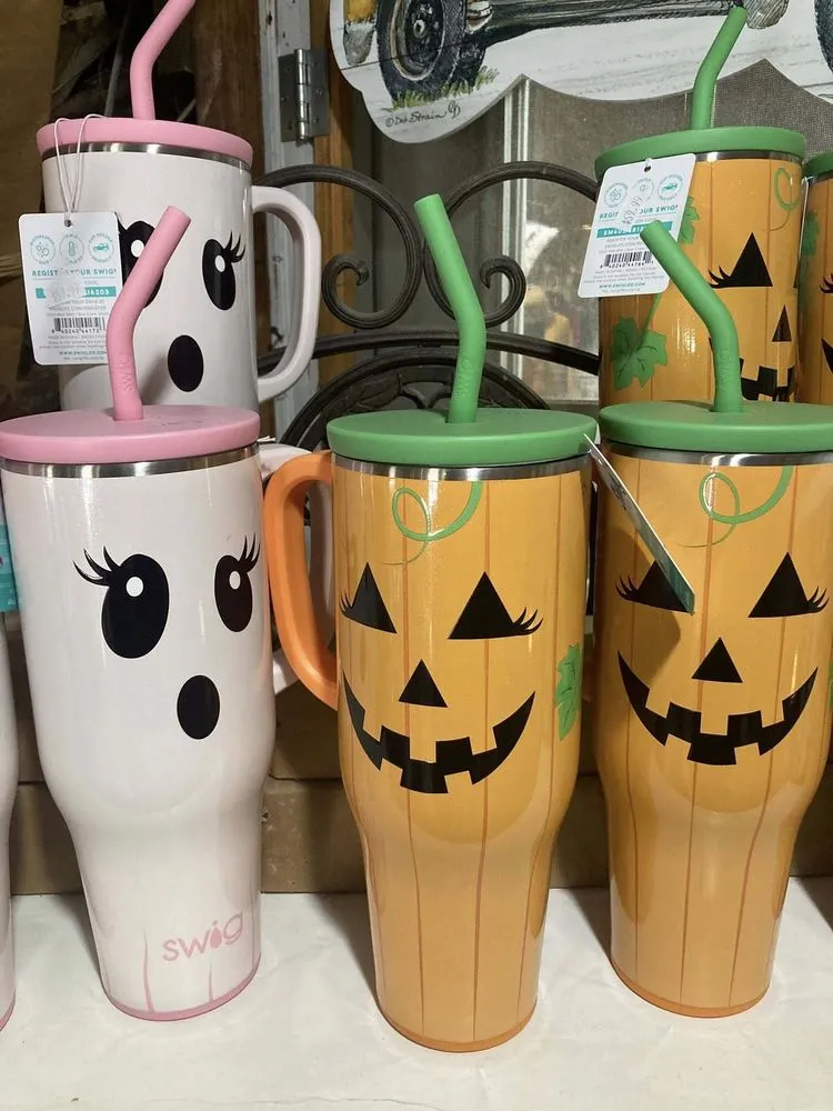 Professional landscape installation for residential properties in Henderson, KY by Benton’s Garden and Landscaping Center & Sweet Peas Gift Shop