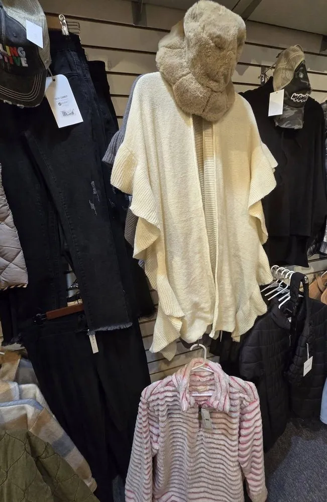 Top-rated yard maintenance in Henderson, KY - Benton’s Garden and Landscaping Center & Sweet Peas Gift Shop