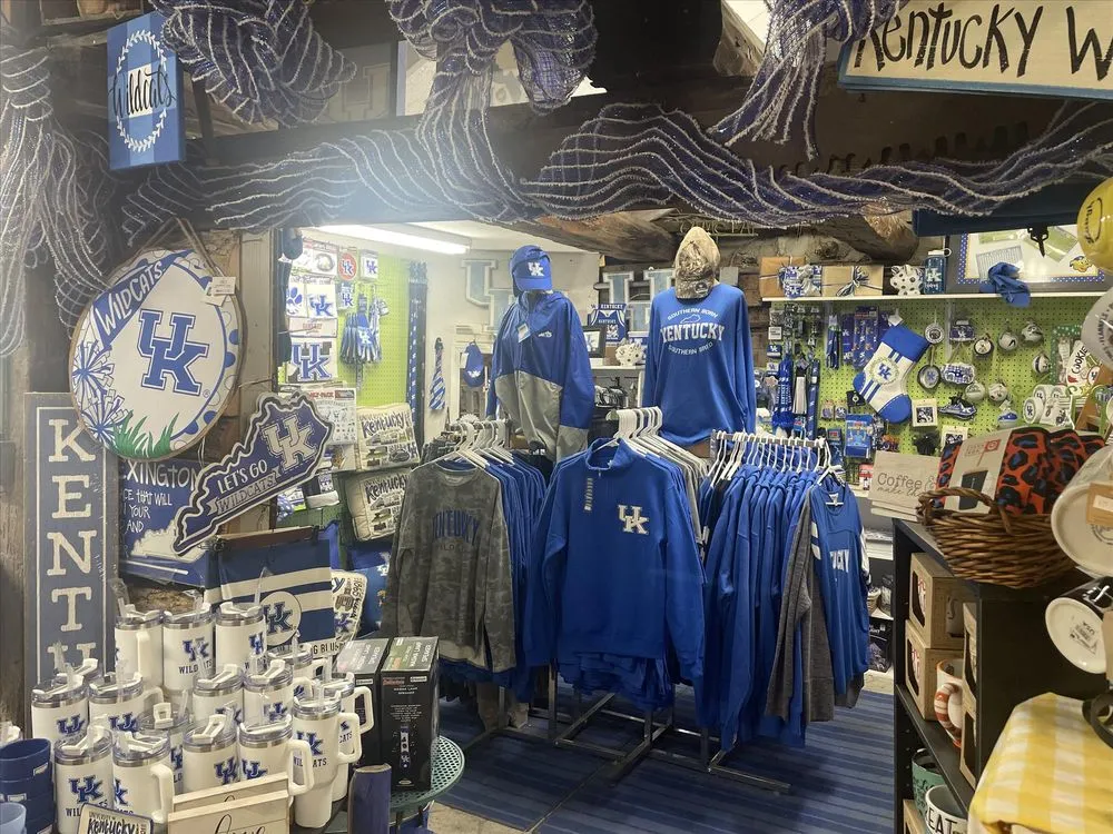 Top-rated outdoor landscaping with custom design in Henderson, KY by Benton’s Garden and Landscaping Center & Sweet Peas Gift Shop