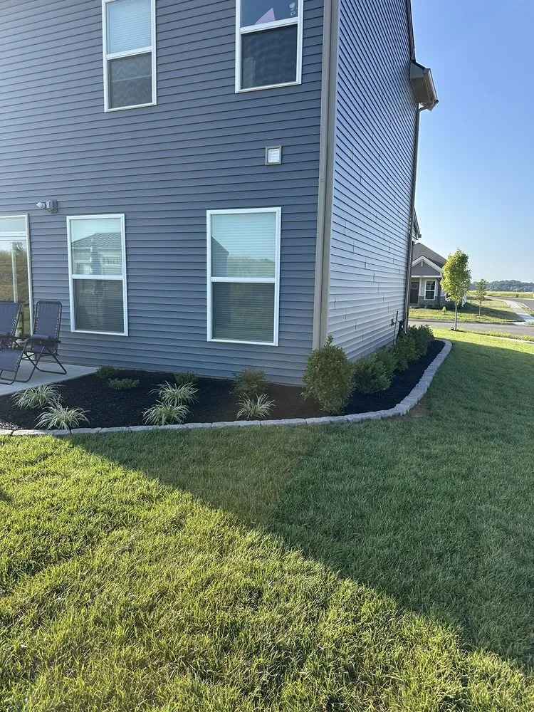 Top-rated lawn care service experts serving Henderson, KY - Benton’s Garden and Landscaping Center & Sweet Peas Gift Shop