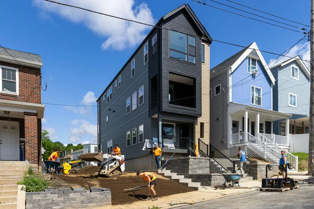 Top-rated yard maintenance in Pittsburgh, PA - Benvenuti Landscaping and Reconstruction