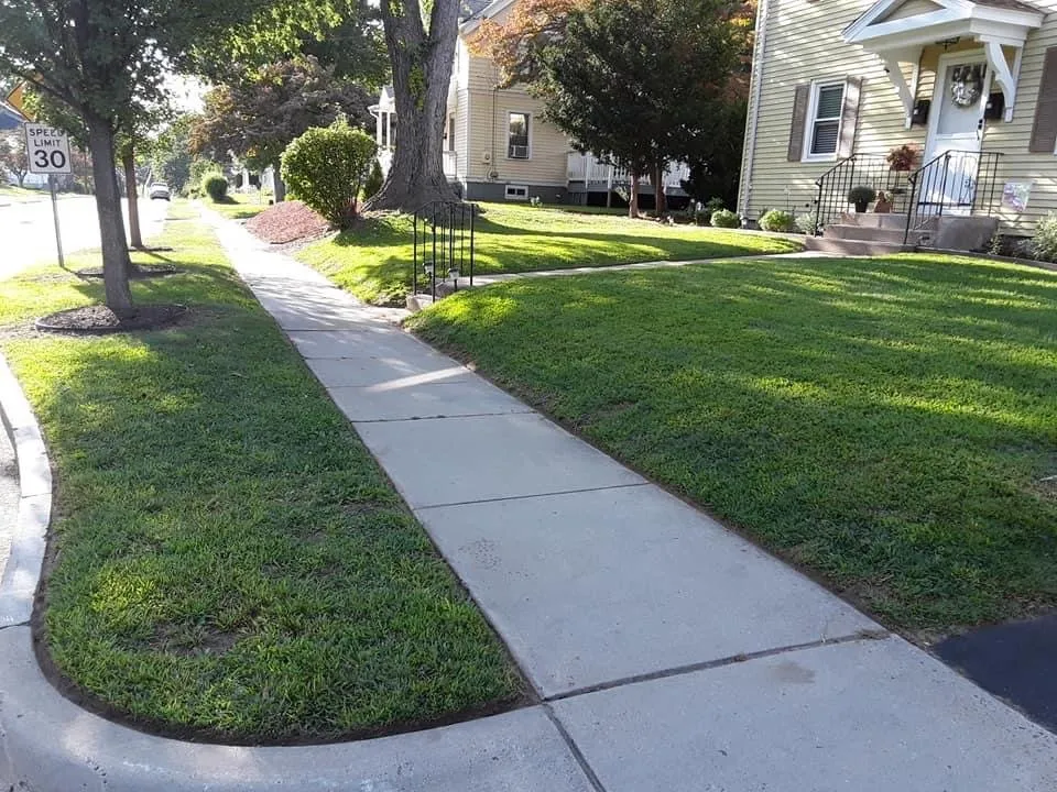 Affordable yard maintenance in Rocky Hill, CT - Berdecia Landscaping