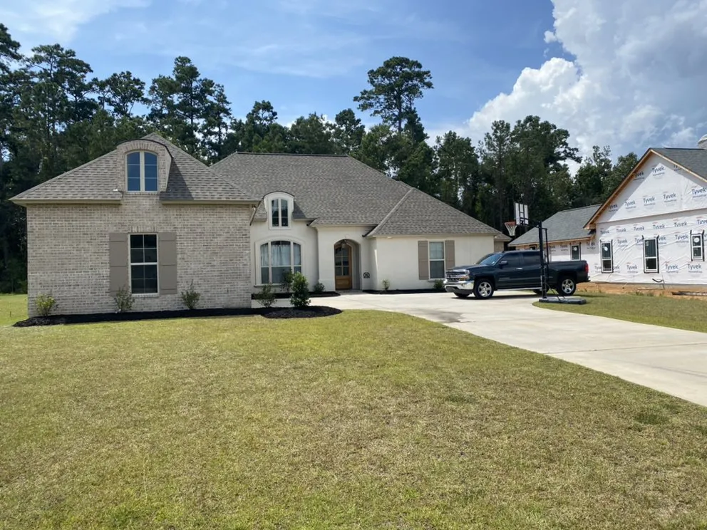 Local residential landscaping with custom design in Covington, LA by Bergeron’s Lawn & Landscaping