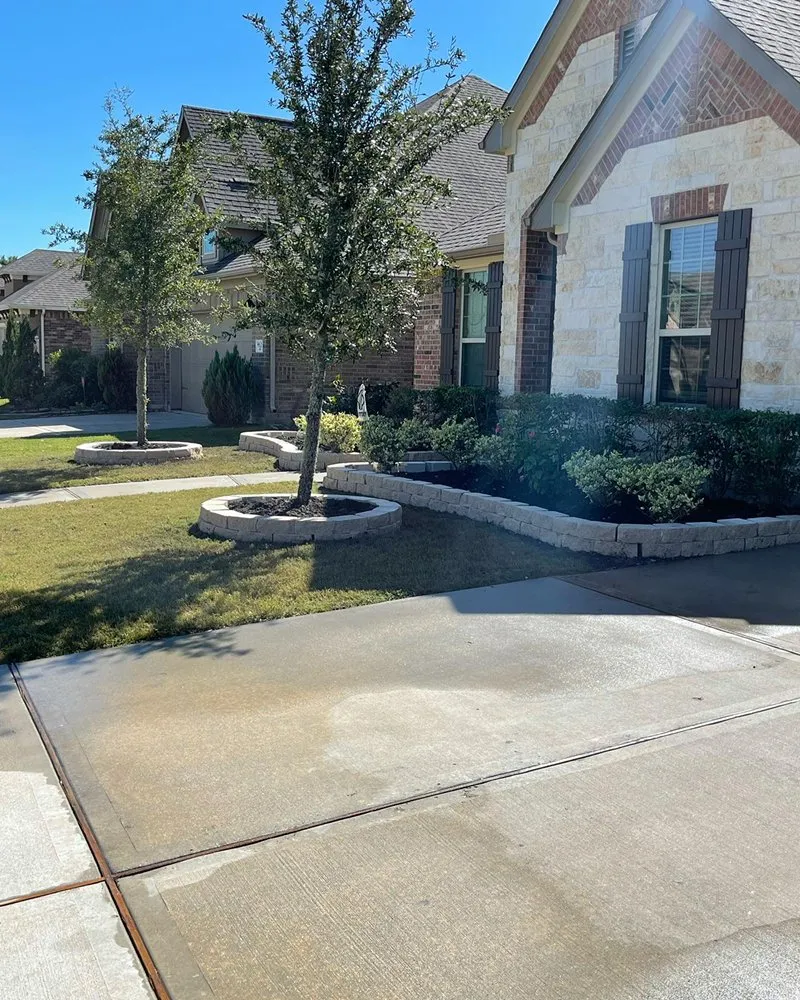 Reliable lawn mowing service in Rosharon, TX - Bermuda Dude