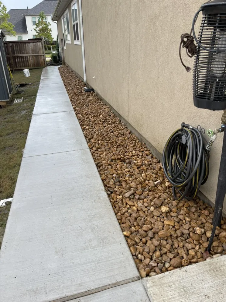 Trusted lawn care service in Rosharon, TX by Bermuda Dude