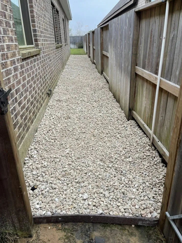 Custom residential landscaping in Rosharon, TX - Bermuda Dude