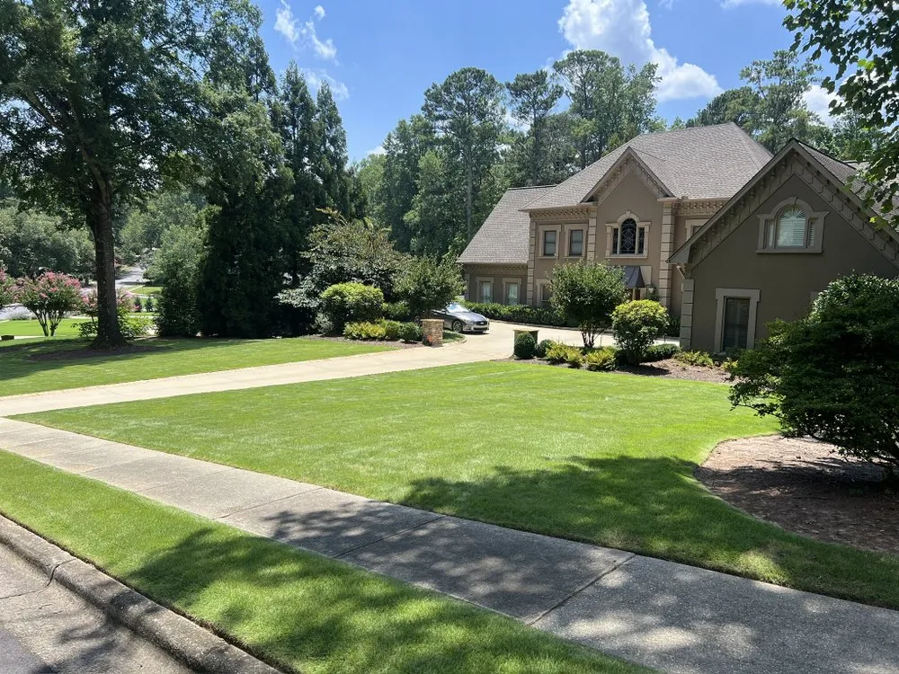 Top-rated yard maintenance in Atlanta, GA - Bernardo and Son