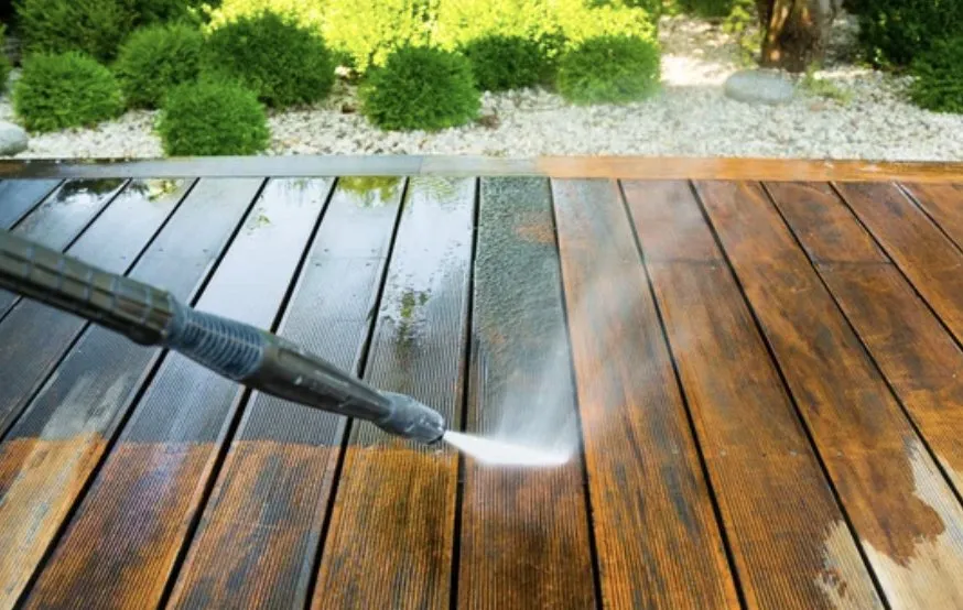 Reliable yard cleanup service for homes in Marylhurst, OR by Bernhard Landscape Maintance