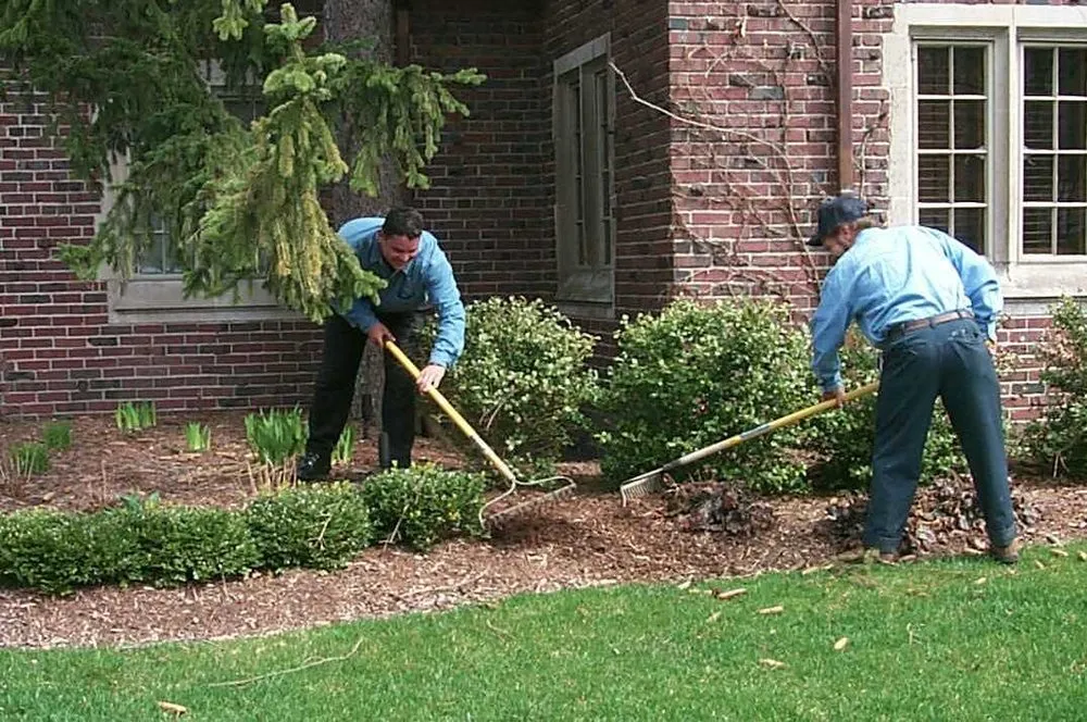 Top-rated lawn care service in Warren, MI - Berns Landscaping