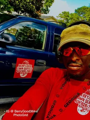 Berry Good Lawn Serrvice Logo