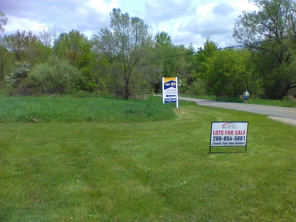 Trusted outdoor landscaping experts serving Jackson, MI - Bert's Grass Cutting