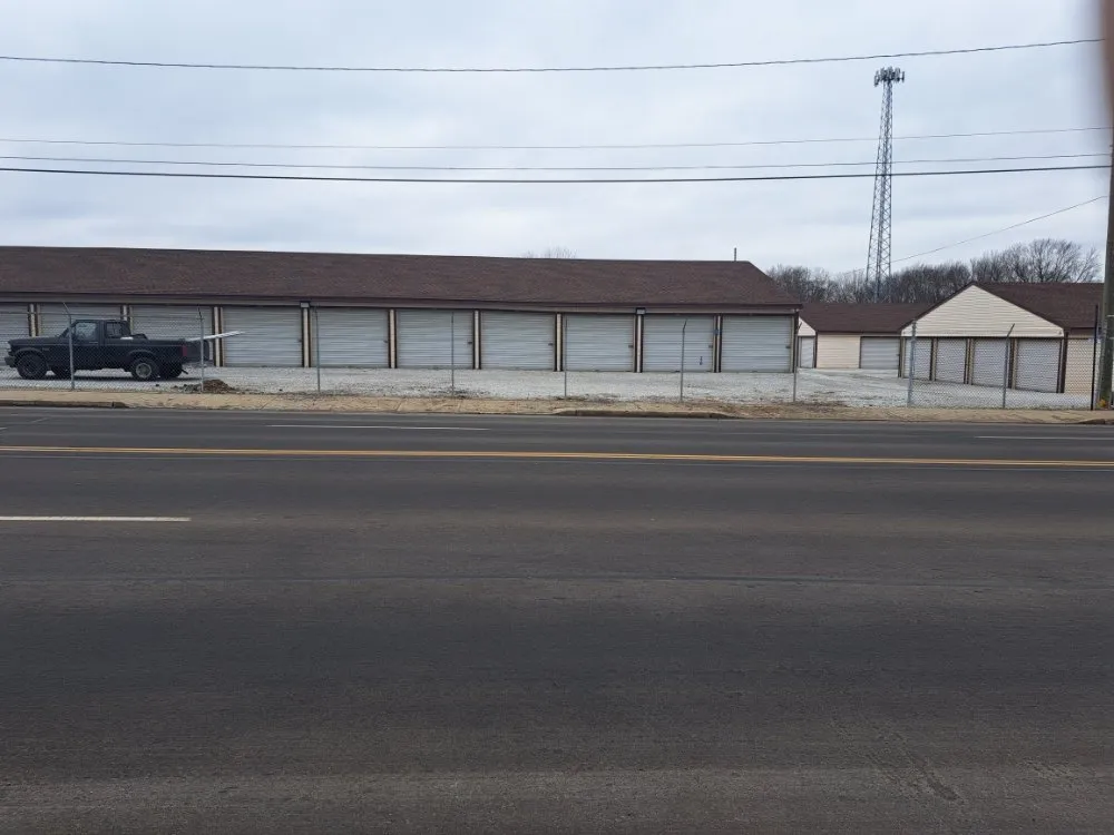 Custom yard cleanup service in Canton, OH by Best Brothers lawncare