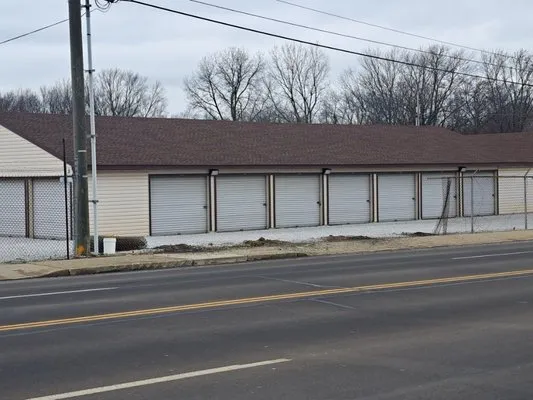 Best Brothers lawncare Logo