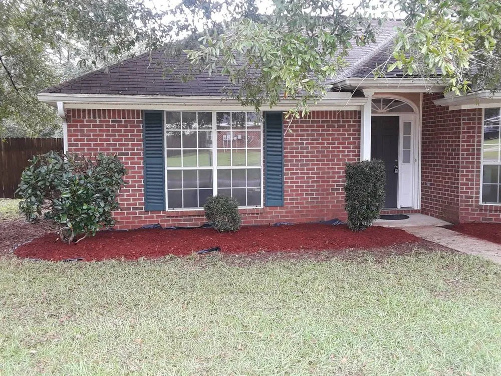 Trusted lawn mowing service in Mobile, AL by Best Lawn Care & Power Wash