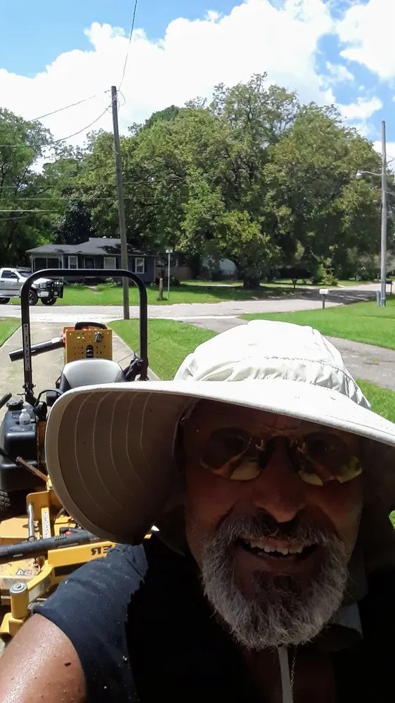Affordable lawn mowing service experts serving Mobile, AL - Best Lawn Care & Power Wash