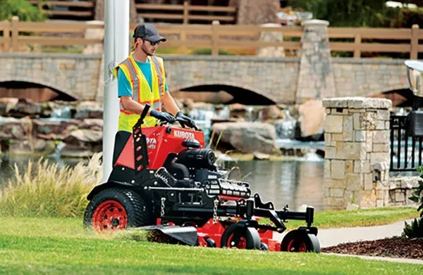 Top-rated yard cleanup service experts serving Lee's Summit, MO - Best Of Lawn Care