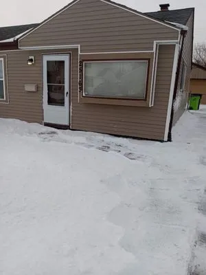 Best Season's Snow & Lawn Maintenance Logo