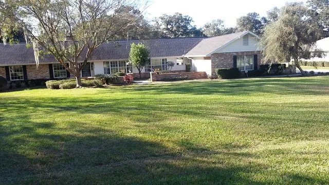 Expert lawn care service experts serving Ocala, FL - Best's Lawn & Landscape