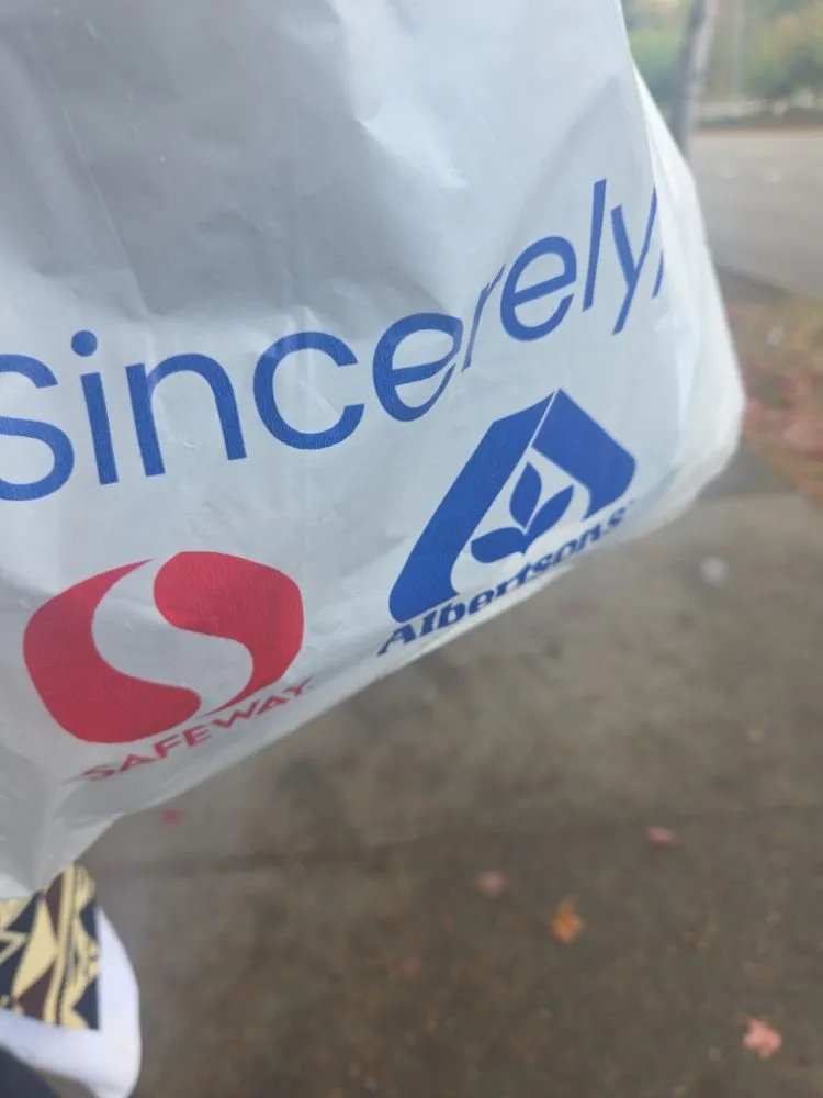 Local lawn mowing service experts serving Federal Way, WA - Bet Er Grean