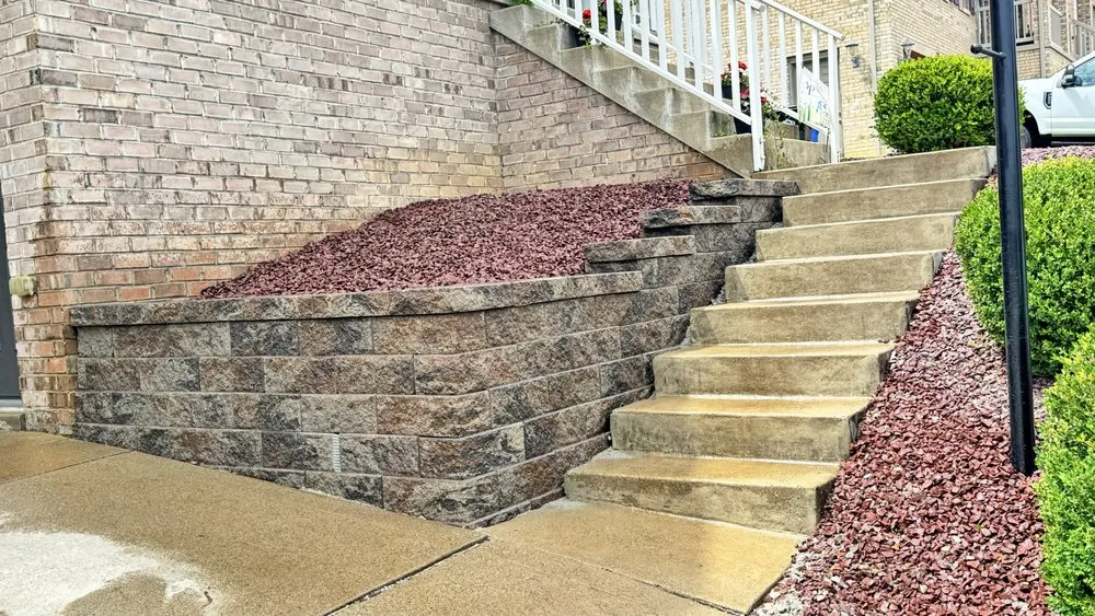 Custom lawn mowing service experts serving Elizabeth, PA - BET Landscaping Plus