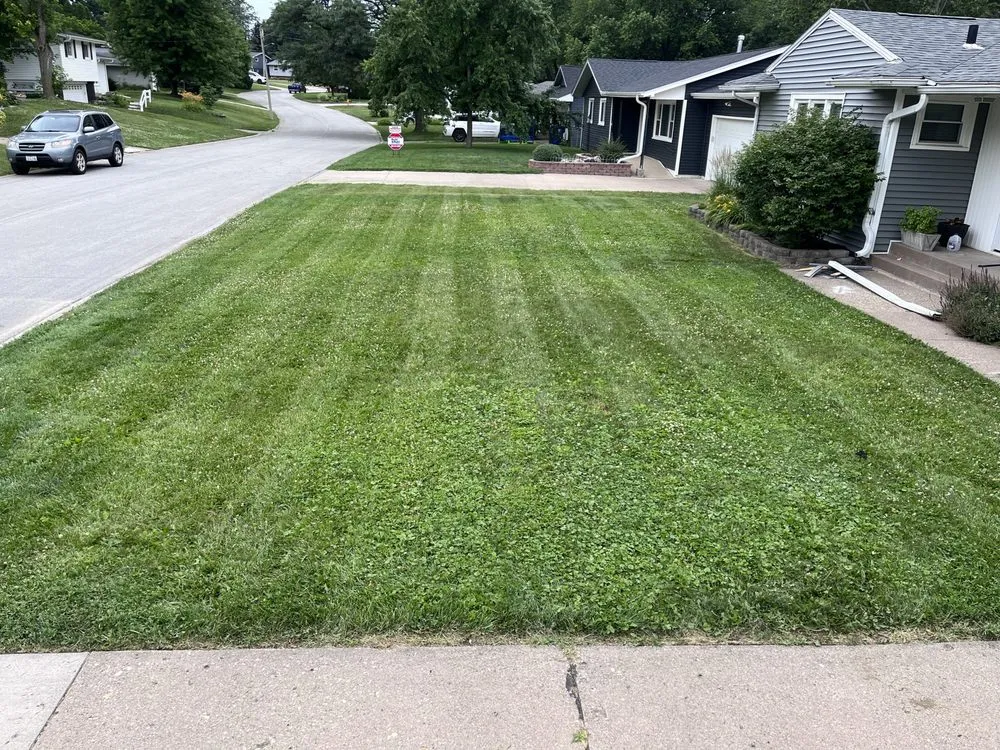 Top-rated lawn mowing service in Bettendorf, IA by Bettendorf Lawn Care