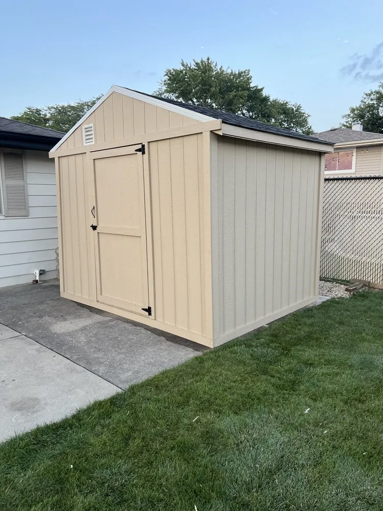 Professional lawn care service experts serving Hazel Crest, IL - Better Call Marco