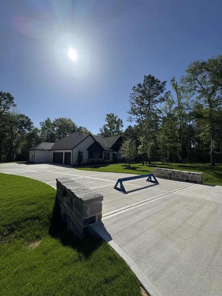 Top-rated yard maintenance for residential properties in Magnolia, TX by Better Deal Lawns