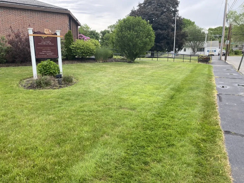 Professional landscaping services experts serving Lowell, MA - Better Grounds Management