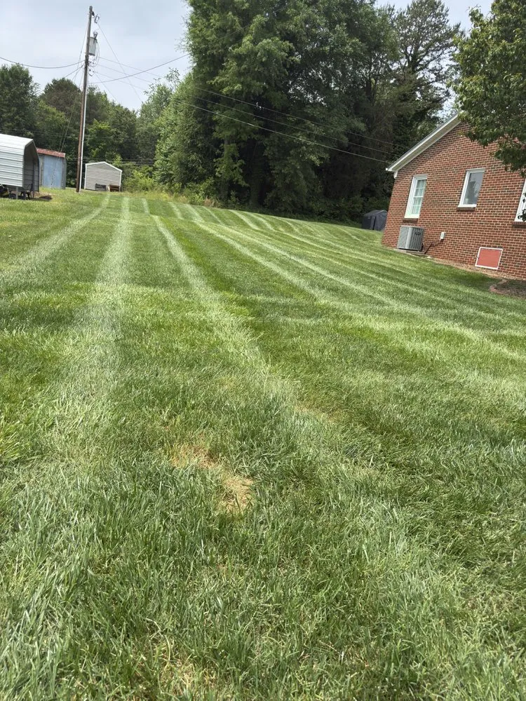 Top-rated lawn mowing service in Hickory, NC by Better View