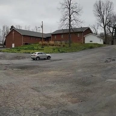 Affordable yard cleanup service for beautiful yards in Maryville, TN by Bevco Parking Services