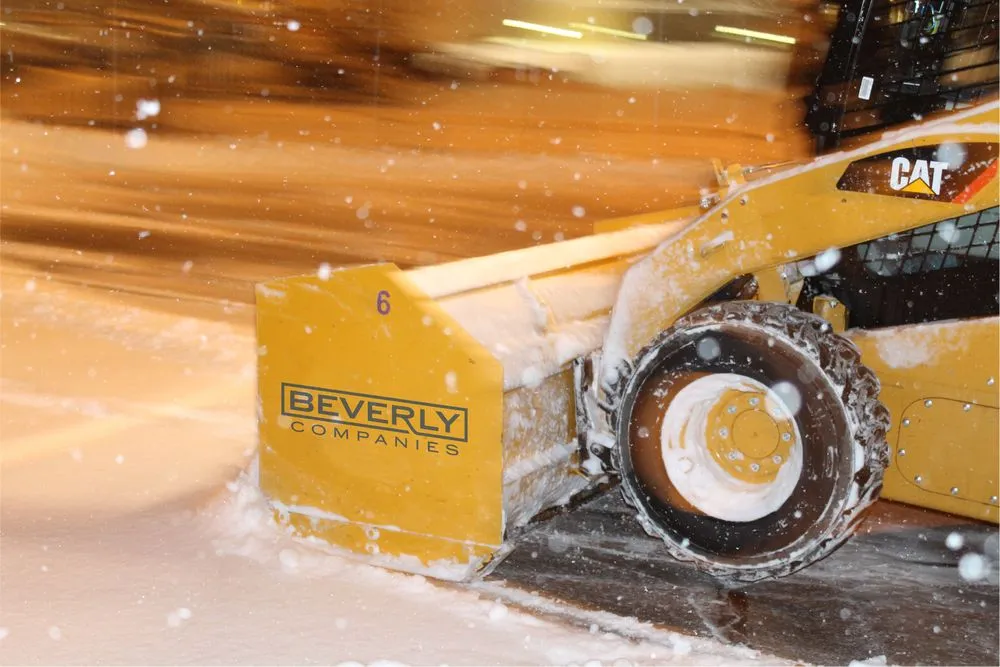 Local lawn mowing service experts serving Markham, IL - Beverly Companies