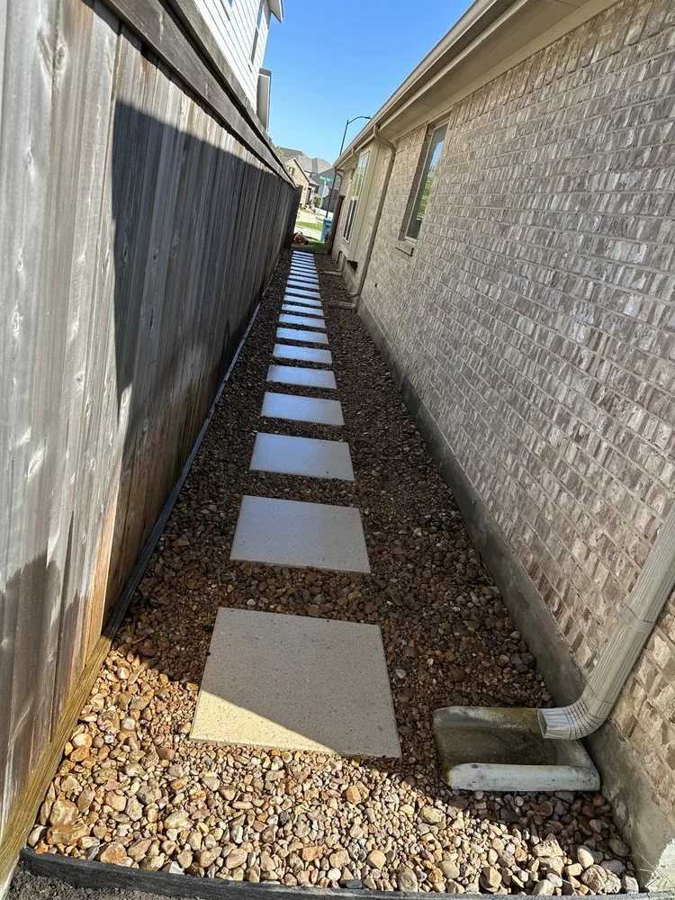 Custom yard cleanup service in Houston, TX by Bezuz Lawn & Landscaping