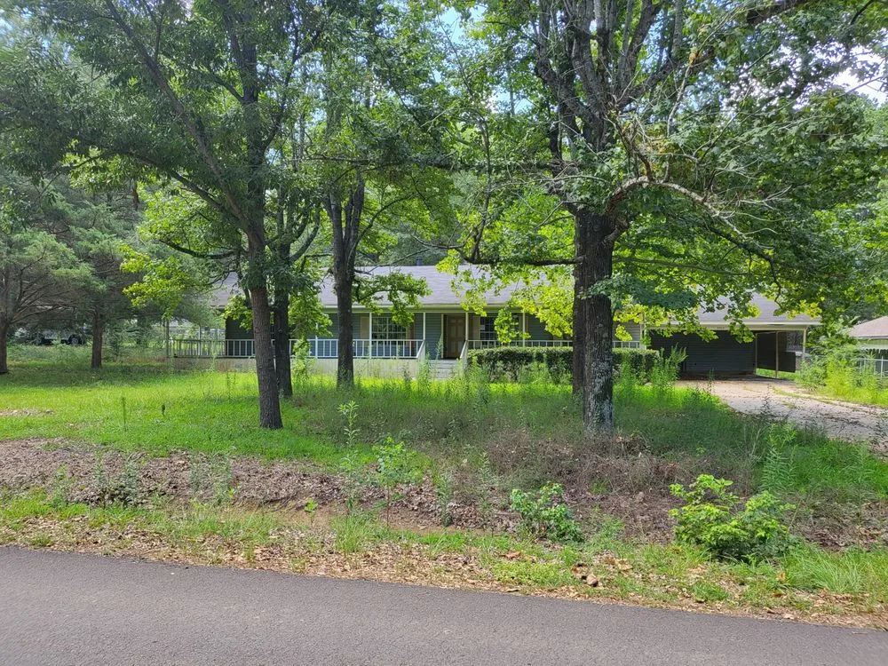 Trusted outdoor landscaping for homes in Greenwood, LA by B&H Lawncare